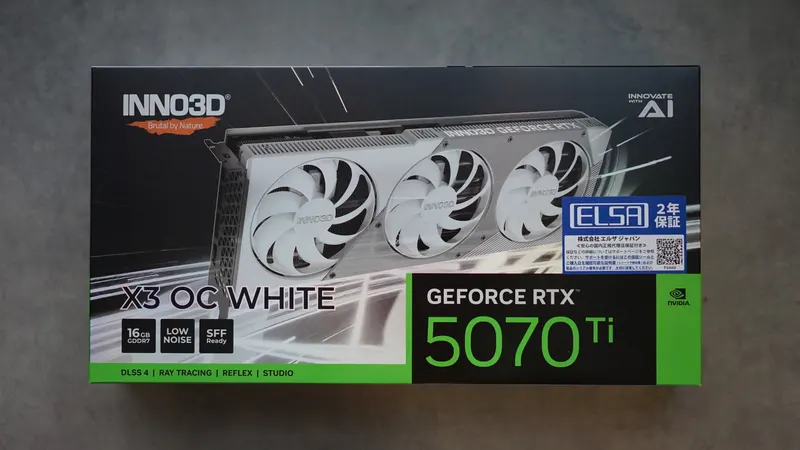 INNO3D GeForce RTX 5070 Ti X3 OC WHITEの化粧箱
